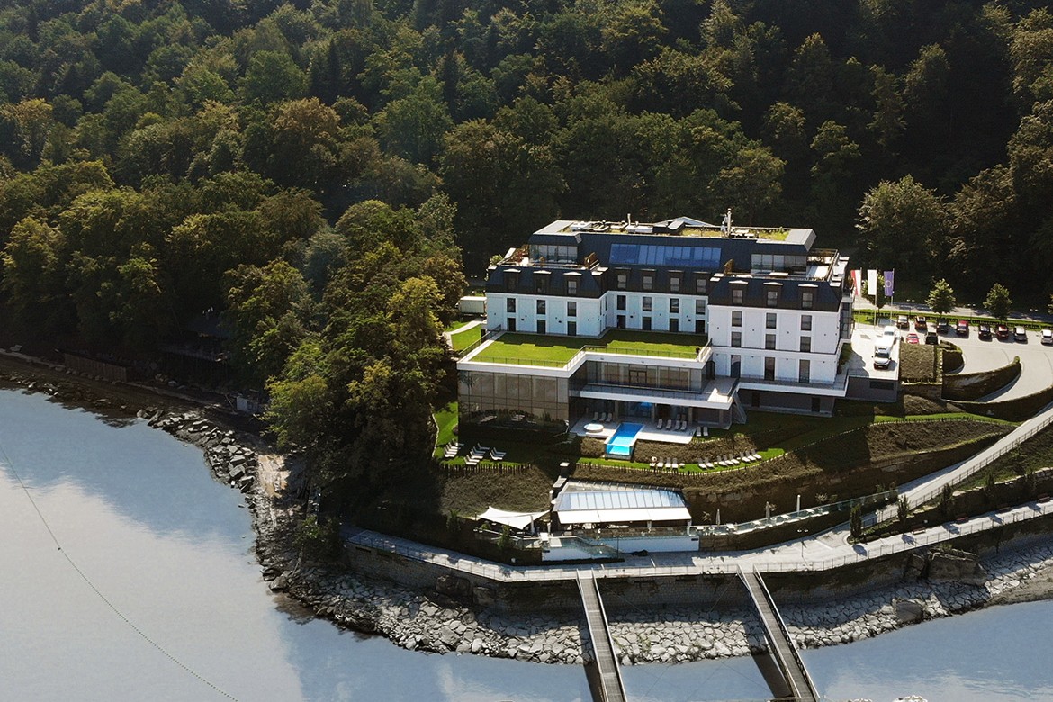 Heron Live Hotel